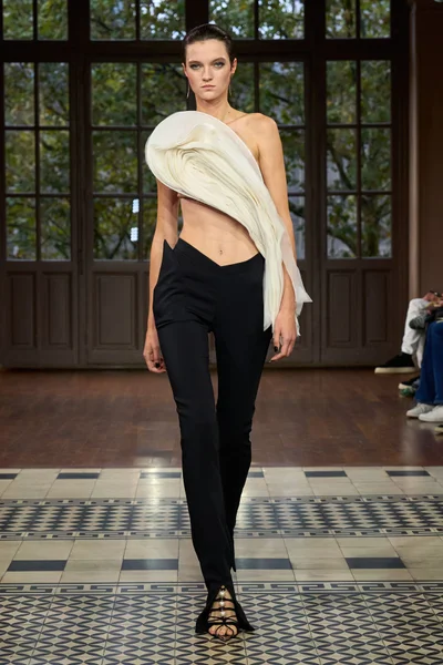 Look 11